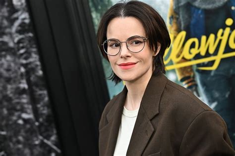 emily hampshire leaked|Emily Hampshire: Actress apologises for Depp and Heard costume